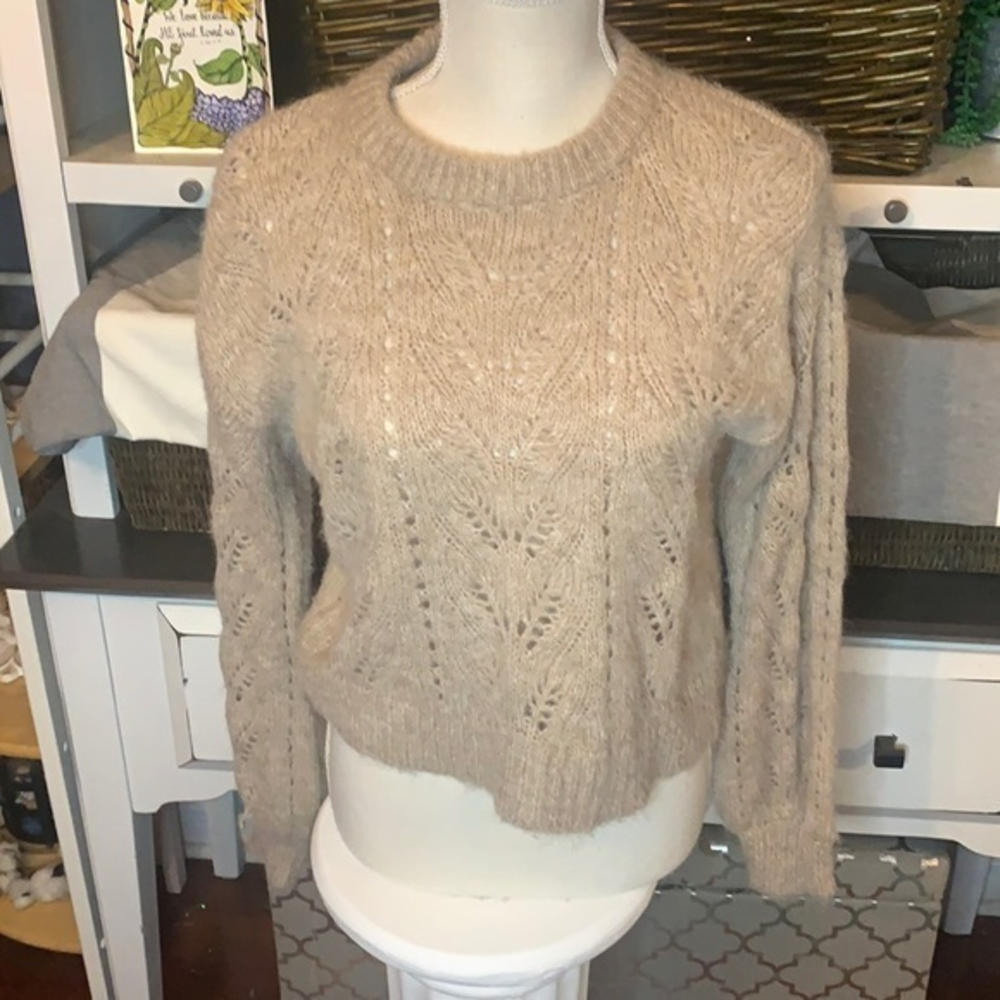 American Eagle‎ Tan Cropped Fit Sweater Size Medium